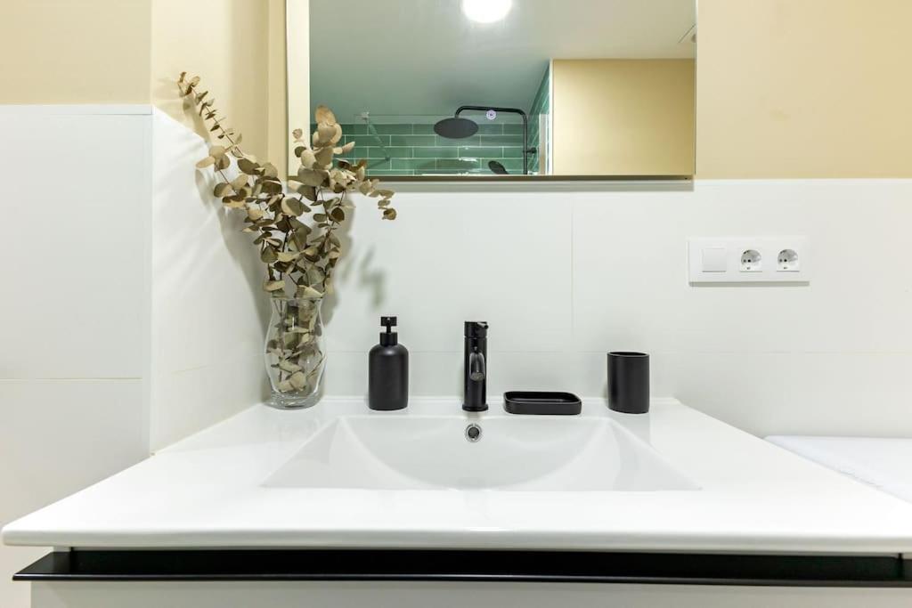 New Suite Reformada Con Excelente Ubicacion Sevilla Eksteriør billede